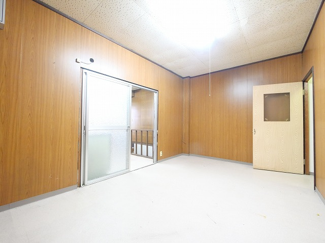 四条大路店舗の洋室|落ち着いた色調の洋室です