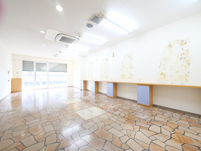 四条大路店舗の内装|内装もきれいです