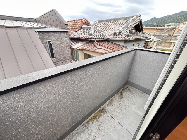 篠原本町3丁目　中古戸建のバルコニー|南東向きバルコニー、2階に2つございます。