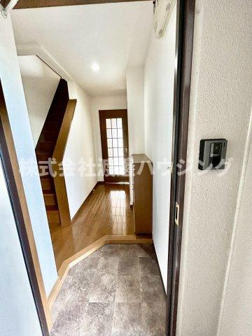 エクセレント江坂の玄関