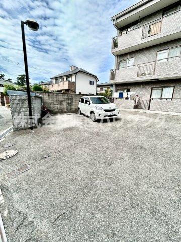 エクセレント江坂の駐車場