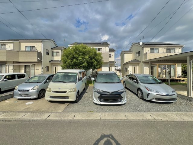 笠間市旭町中古戸建の駐車場