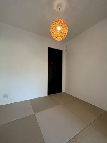 【和室】 | JGMヴェルデ友丘・壱番館 | リビングダイニングとつながった快適な和室のお部屋。様々な用途にお使いいただけます