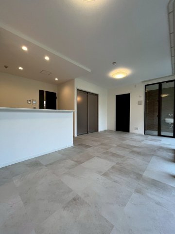 【居間・リビング】 | JGMヴェルデ友丘・壱番館 | 16帖以上あるリビングは広く落ち着く空間になっており、お好きなレイアウトを楽しめます