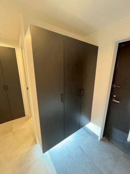 【玄関】 | JGMヴェルデ友丘・壱番館 | 収納力に優れた玄関でいつでも片付いた状態でお客様を迎えられます