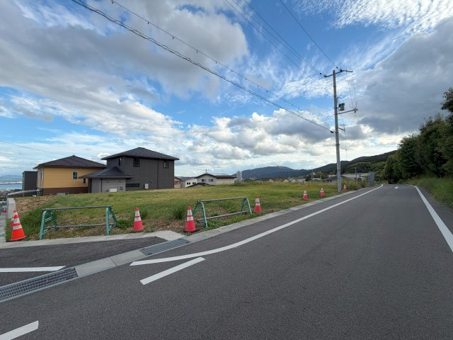 ピースタウン大津高砂2区画の前面道路含む現地写真|前面道路は約4.4m