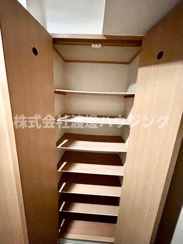 フェニックス穂波の収納|天井高シューズBOX