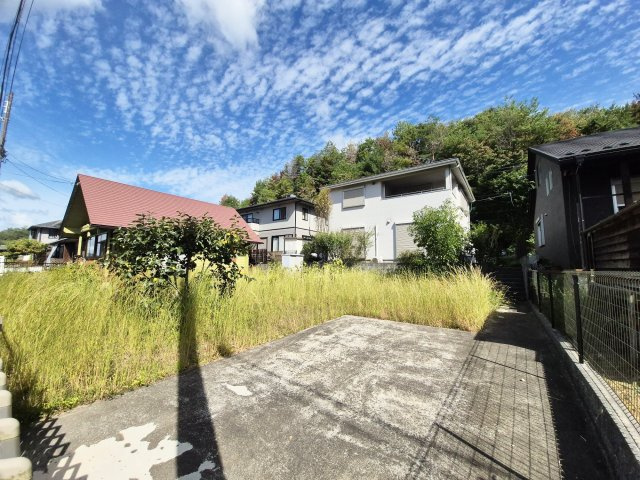 【外観】 | 日吉町胡麻猫鼻　イングランドヒルズ　一戸建 | お庭スペース、家庭菜園に遊び場に、様々な用途でご活用頂けます♪