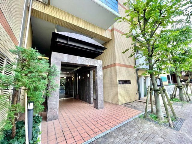 レジディア六本木檜町公園のエントランス