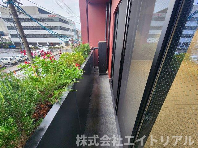 豊田駅前新築ビルのバルコニー