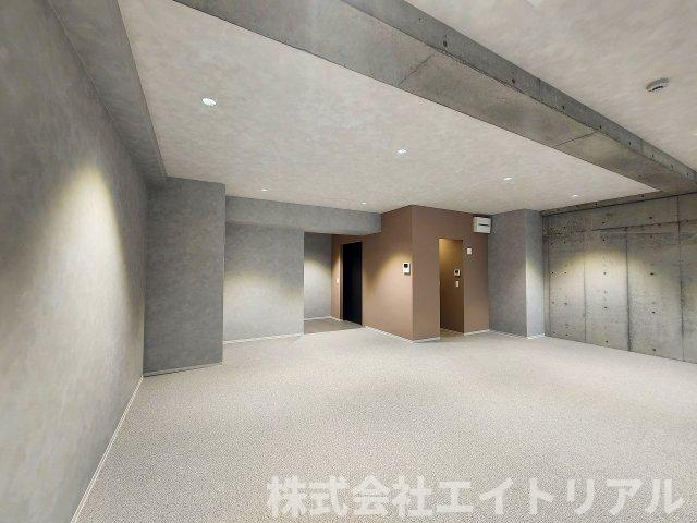 豊田駅前新築ビルの内装
