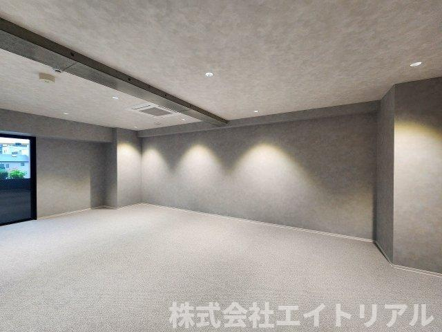 豊田駅前新築ビルの内装