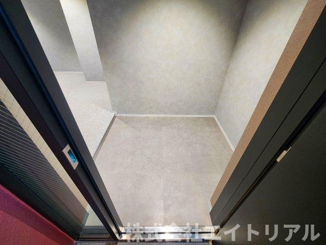 豊田駅前新築ビルの内装