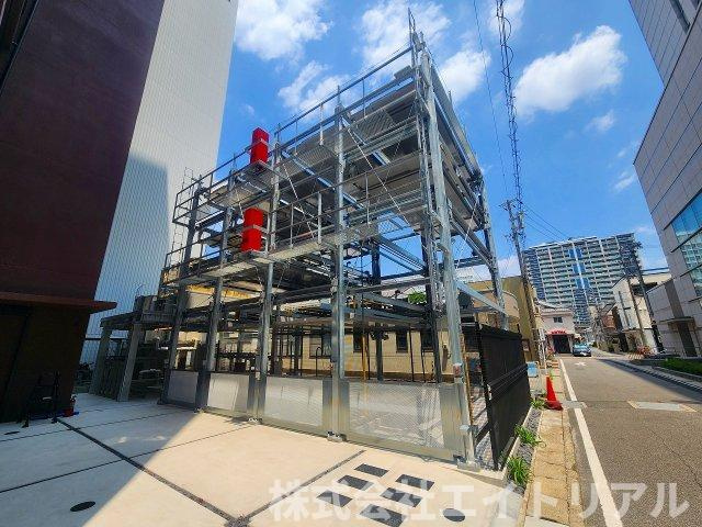 豊田駅前新築ビルの駐車場