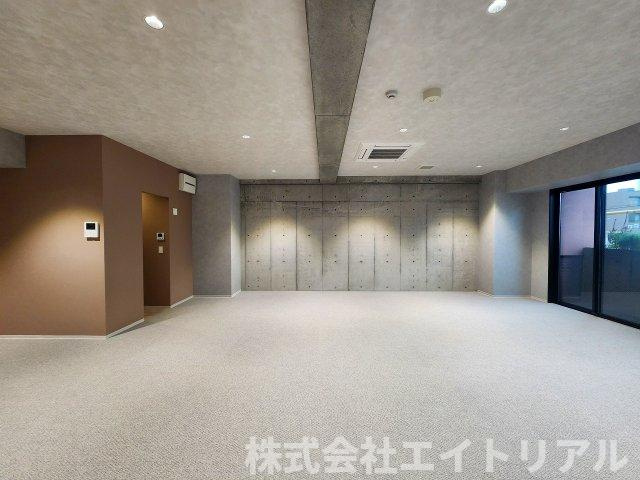 豊田駅前新築ビルの内装