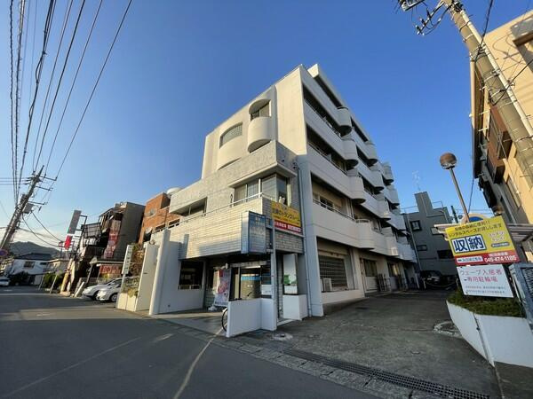秦野市南矢名1丁目のマンションの画像