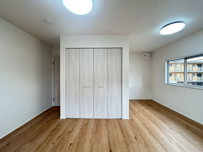 【収納】 | 古賀市花見東４丁目　戸建て | 各部屋にはクローゼットを完備しています。収納が多いお家はすっきりして快適空間です