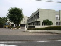 神奈川県立秦野曽屋…まで1586m