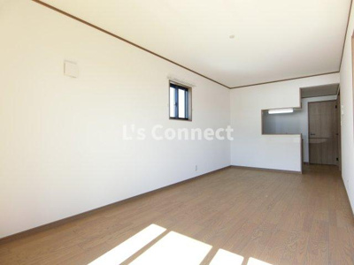 【居間・リビング】 | サンパークⅢ | 角部屋で２面に窓があります。