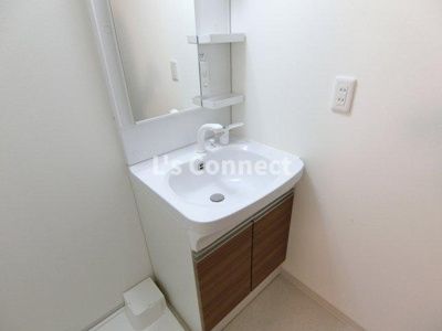 【洗面所】 | サンパークⅢ | 朝の支度もスムーズな独立洗面台。