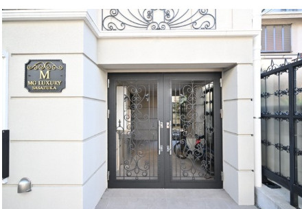 MG LUXURY SASAZUKAのエントランス