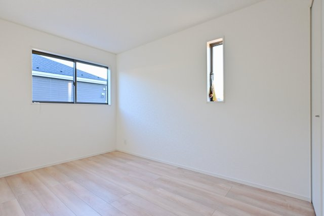 【洋室】 | クレイドルガーデン　大泉町吉田第12 | 寛ぎの時間を紡ぎだす主寝室。大型ベッドを置いても余裕です。