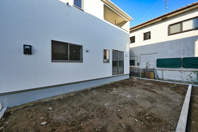 【駐車場】 | クレイドルガーデン　大泉町吉田第12 | 広々としたお庭でバーベキューやガーデニングも楽しめます♪