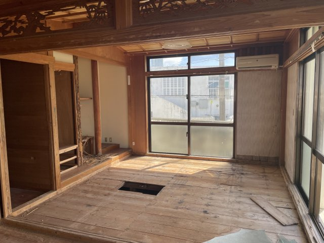 糸満市字糸満中古戸建の居間・リビング