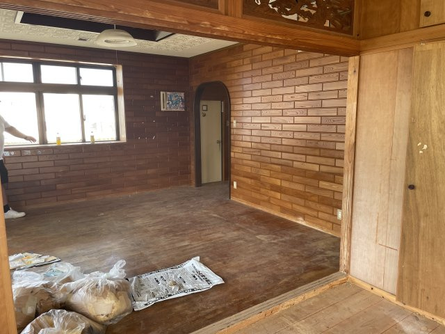 糸満市字糸満中古戸建の居間・リビング