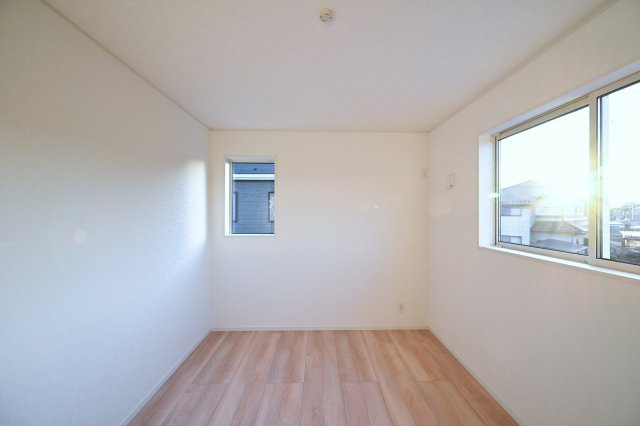 【洋室】 | クレイドルガーデン　大泉町吉田第12 | 子ども部屋にピッタリな2階の洋室です！