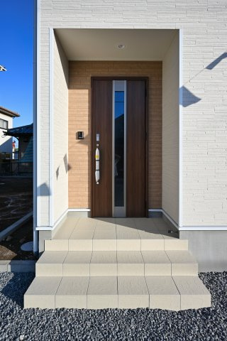 【玄関】 | クレイドルガーデン　大泉町吉田第12 | 玄関はディンプルキー＆ダブルロックドア採用で防犯対策もバッチリです！