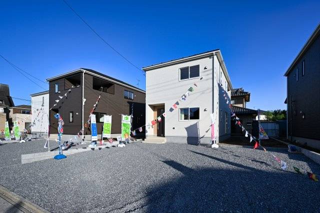 【駐車場】 | クレイドルガーデン　大泉町吉田第12 | 広々としたお庭でバーベキューやガーデニングも楽しめます♪