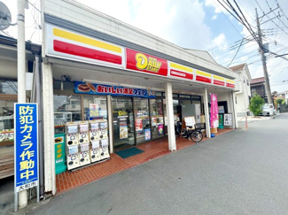 ニューヤマザキデイリーストア西鶴間店 徒歩7分。 490m