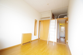 ★天井の高い洋室です★