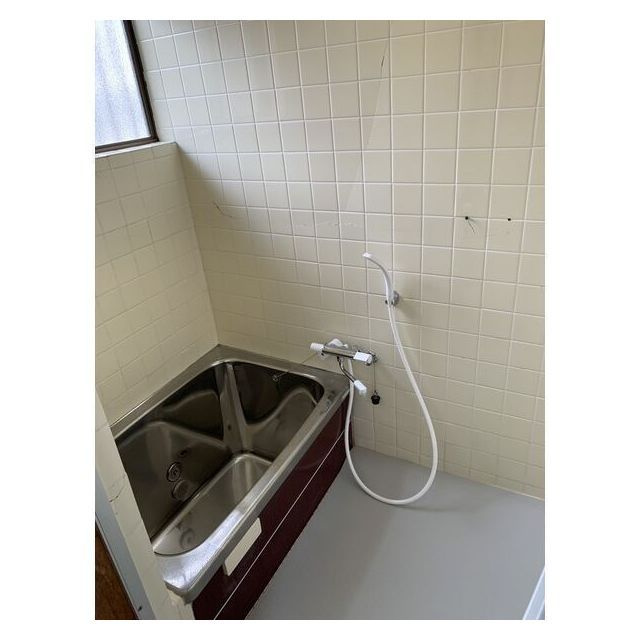 岐阜市三田洞東５丁目の一戸建ての浴室