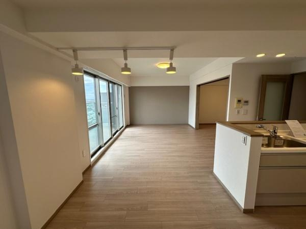 【居間・リビング】 | ロイヤルメドゥ香里園タワー