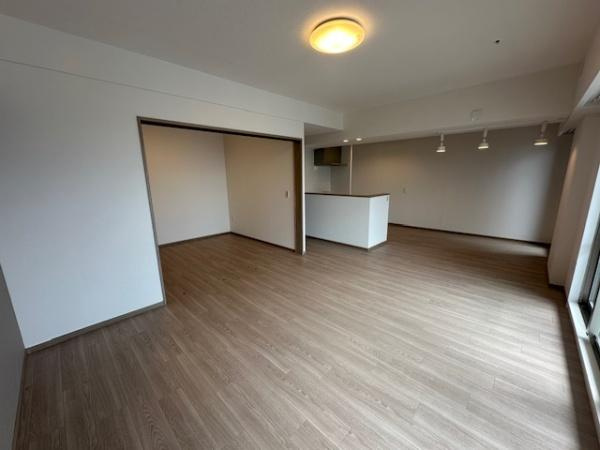 【居間・リビング】 | ロイヤルメドゥ香里園タワー