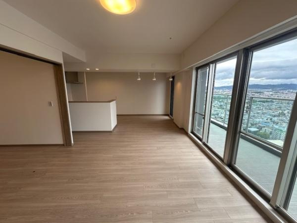 【居間・リビング】 | ロイヤルメドゥ香里園タワー