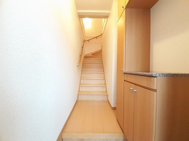 シエル黒瀬Ⅲの玄関|収納もある玄関です