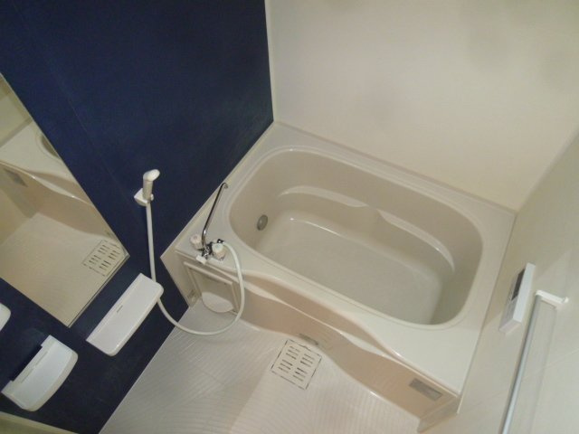 メゾン・アイリスの浴室|日々の疲れを癒すお風呂付です