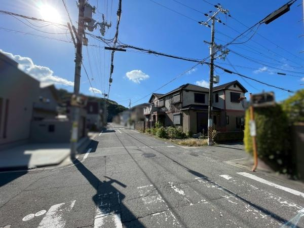 和歌山市東高松3丁目　中古戸建の前面道路含む現地写真
