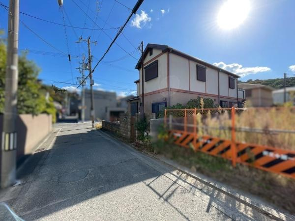 和歌山市東高松3丁目　中古戸建の前面道路含む現地写真