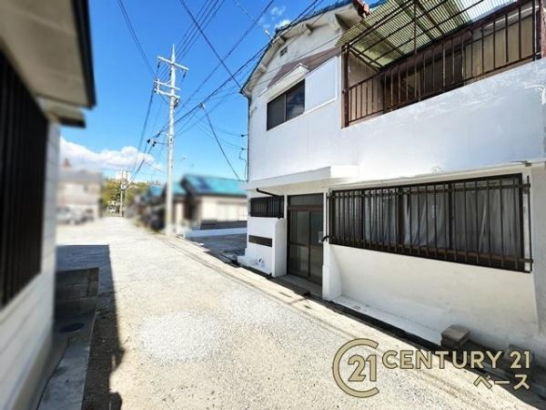 北葛城郡広陵町弁財天　一戸建の前面道路含む現地写真|小学校まで徒歩圏内に立地しますので、お子様の通学も安心です！