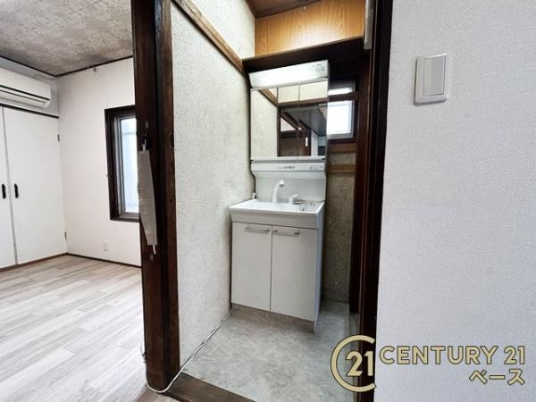 北葛城郡広陵町弁財天　一戸建の前面道路含む現地写真|小学校まで徒歩圏内に立地しますので、お子様の通学も安心です！