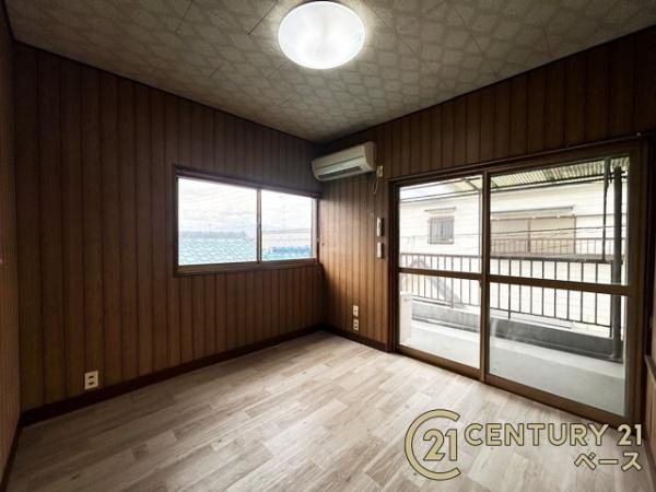 北葛城郡広陵町弁財天　一戸建の洋室|■現地撮影写真■バルコニーに面した開放感のあるお部屋です！