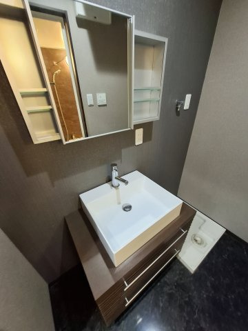 CoLaBo西宮中央の洗面所