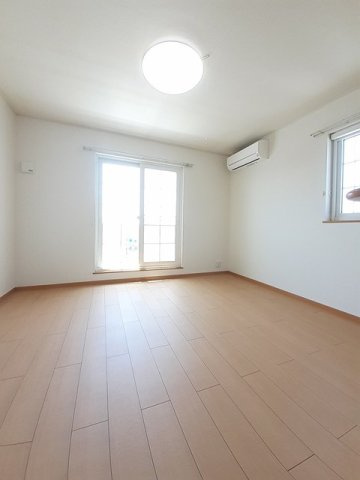 サンライズ憩　Ⅰの居間・リビング|ゆったりとしたリビングです