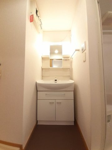 サンライズ憩　Ⅰの洗面所|脱衣スペースもあります