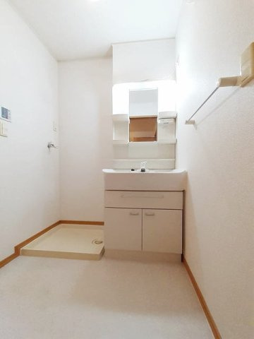 サンフラワーＣの洗面所|コンパクトで使いやすい洗面所