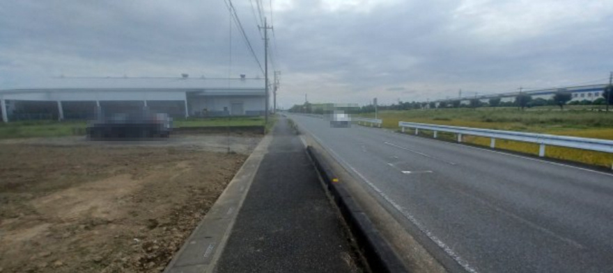 行田市野　400万　土地(東)の前面道路含む現地写真